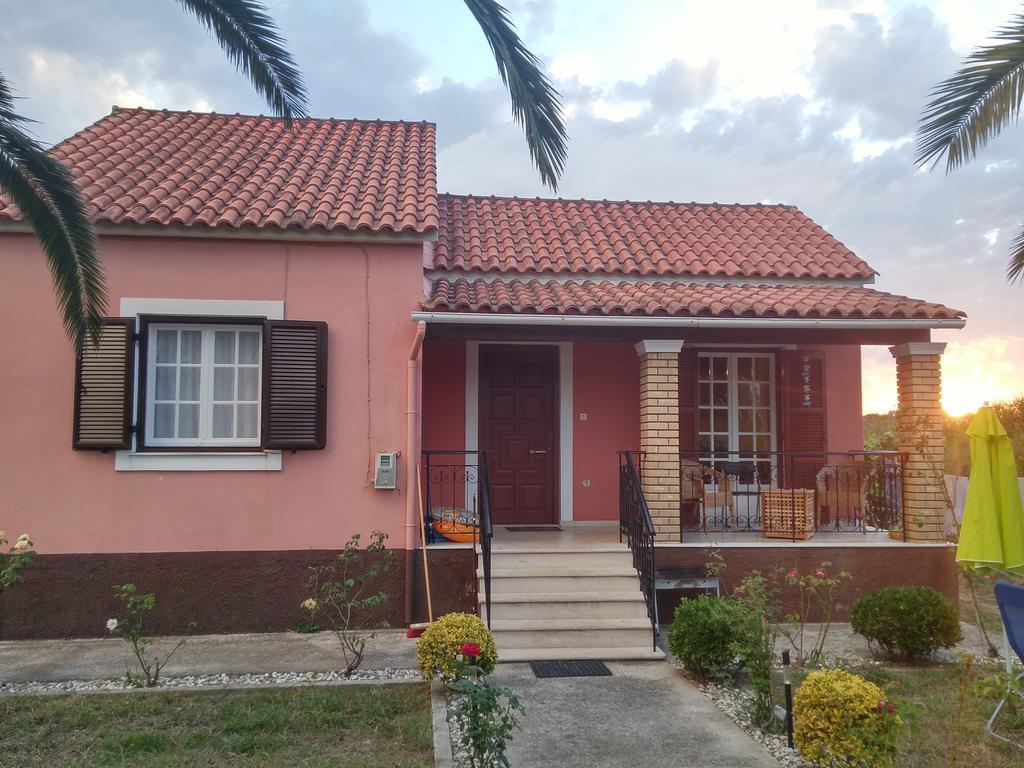 Beautiful Nearby Beach House With Garden, Private Pool And Large Yard Sidárion الغرفة الصورة