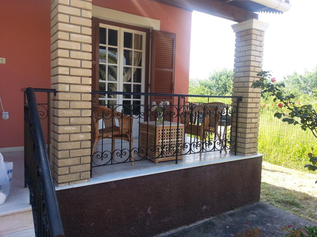 Beautiful Nearby Beach House With Garden, Private Pool And Large Yard Sidárion الغرفة الصورة