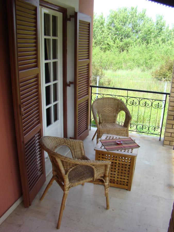 Beautiful Nearby Beach House With Garden, Private Pool And Large Yard Sidárion الغرفة الصورة